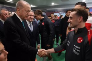 cumhurbaskani erdogan a milli futbol takimi oyuncularini ve teknik heyetini tebrik etti JPHyTgTG.jpg