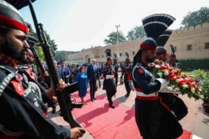 tbmm baskani numan kurtulmus pakistanda ikbalin kabrini ziyaret etti Xahc4VAb.jpg